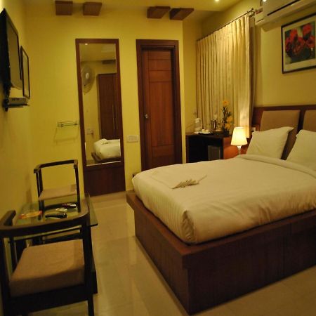 Hotel Sri Madhura Inn Хидерабад Екстериор снимка