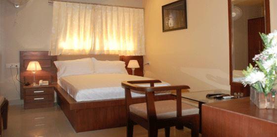 Hotel Sri Madhura Inn Хидерабад Екстериор снимка