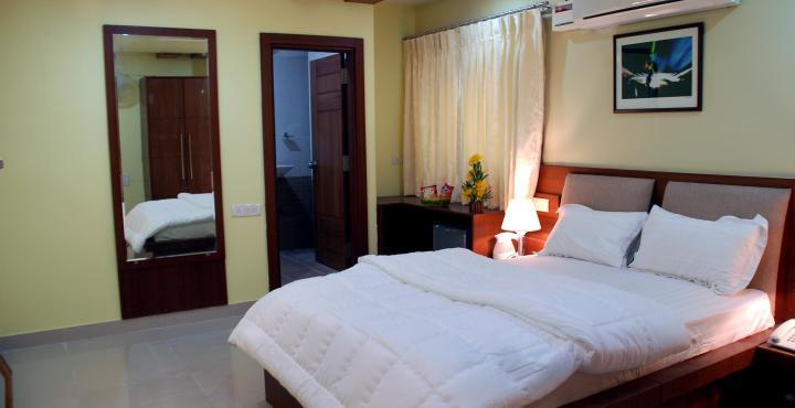 Hotel Sri Madhura Inn Хидерабад Екстериор снимка